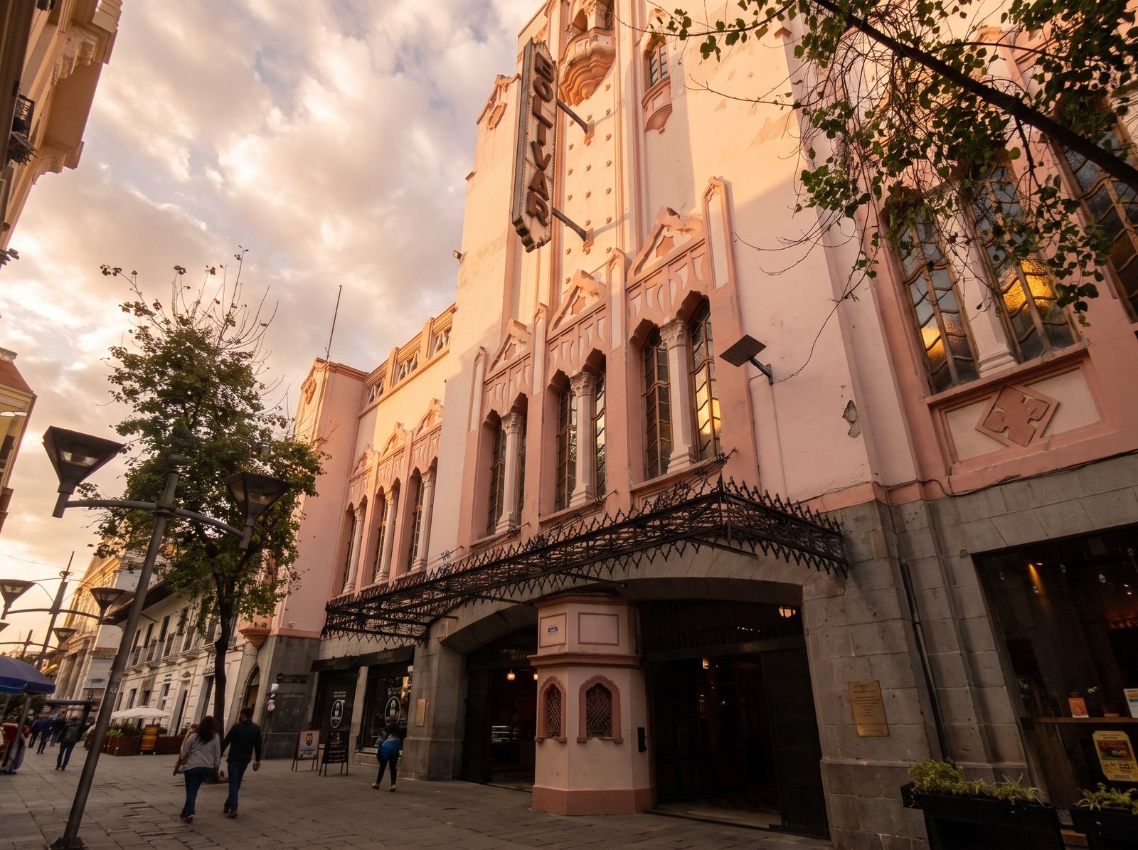 Fachada Art Déco del Teatro Bolívar